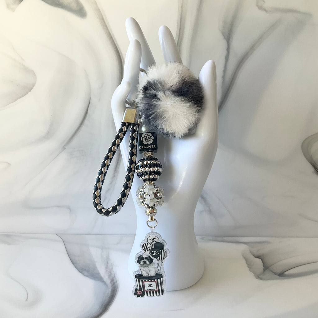 Cici Black & White Shih Tzu In Hatbox Keychain Wristlet